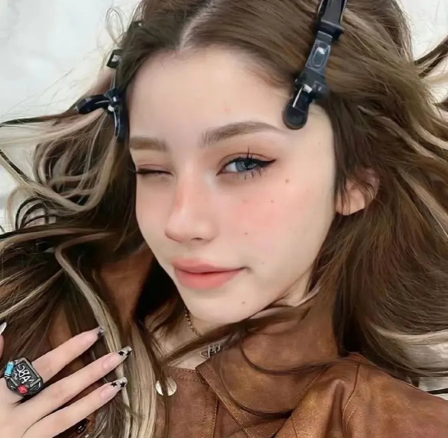 父亲二婚小妈在婚礼现场捉奸